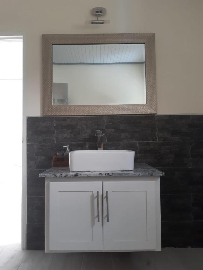 Tranquility Suites- Feels Like Home Choiseul Ngoại thất bức ảnh